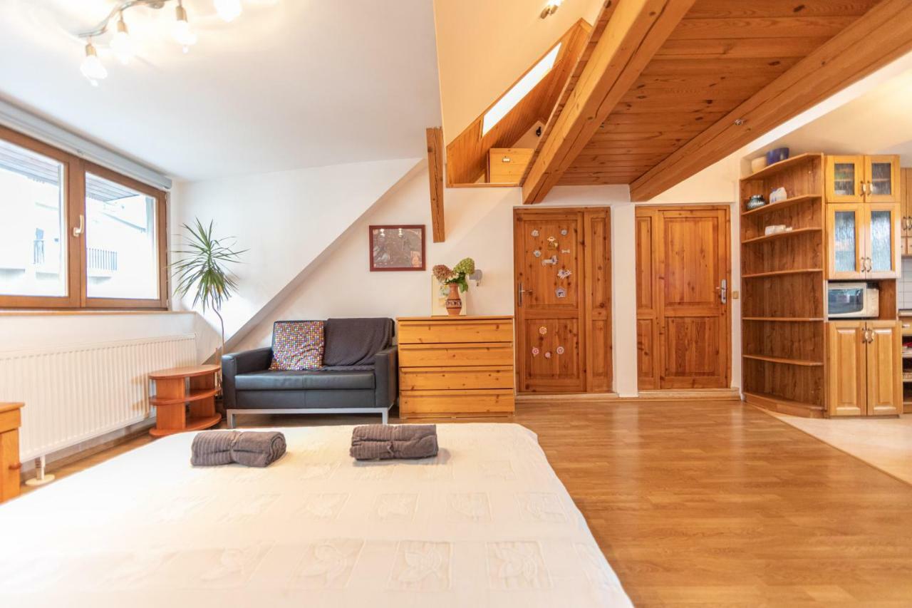Apartmán Romanticke V Podkrovi Idealne Pre Pary Alebo Rodinku-self Check