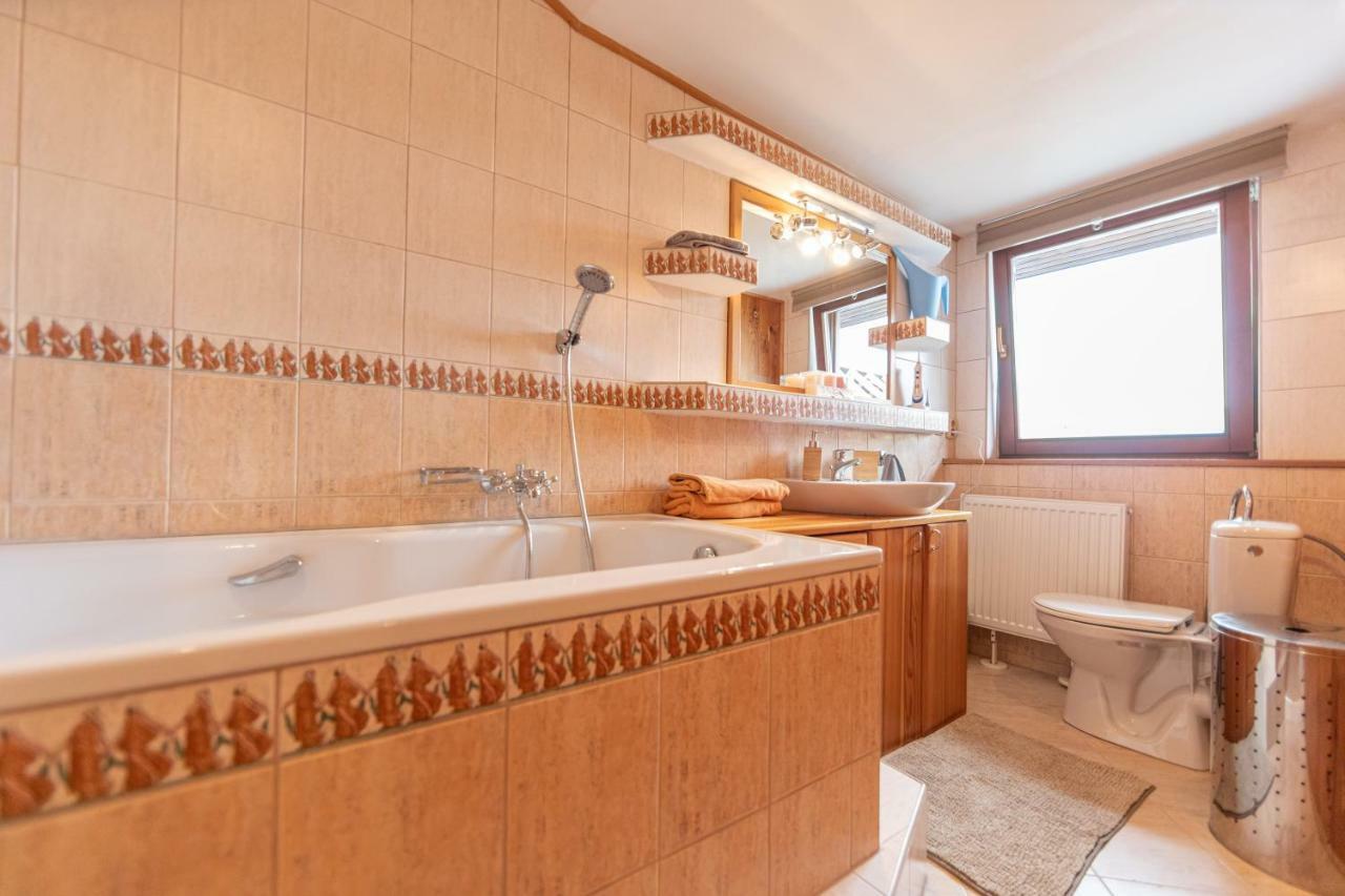 Romanticke V Podkrovi Idealne Pre Pary Alebo Rodinku-self Check Apartment *